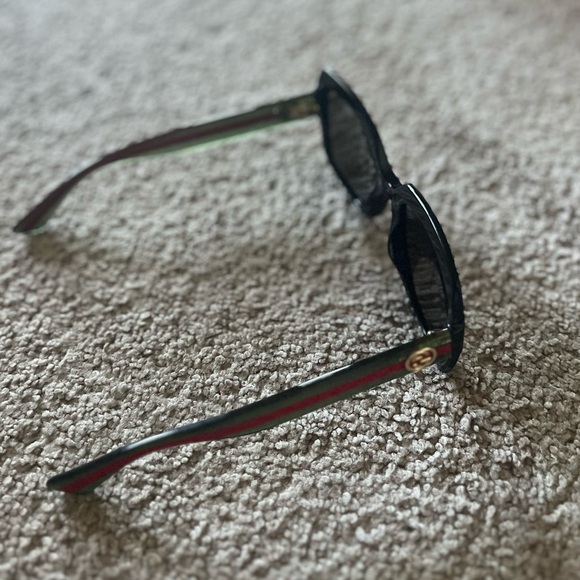 COPY - Authentic Gucci sunglasses - Picture 6 of 12